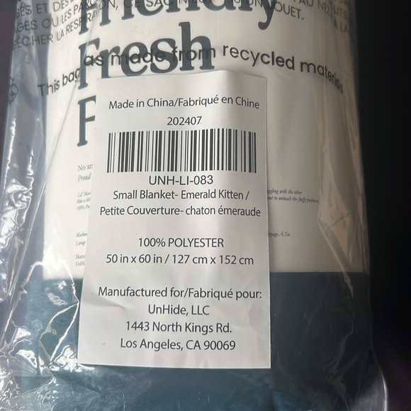 NWT UnHide Faux Fur Throw Blanket, Emerald Green SOLD OUT ONLINE - Picture 6 of 6